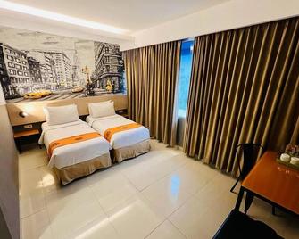 Avirahotel Makassar Panakkukang - Makassar - Schlafzimmer