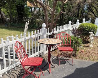 Hilltop Cottage • Peaceful Escape Near Nashville • Perfect for Couples & Pets - Shelbyville - Patio