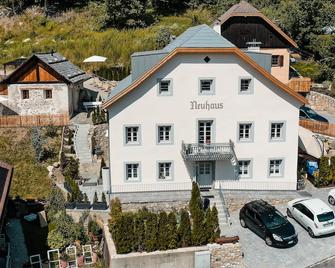 Apartments & historic Chalet Neuhaus - Chienes/Kiens - Gebouw