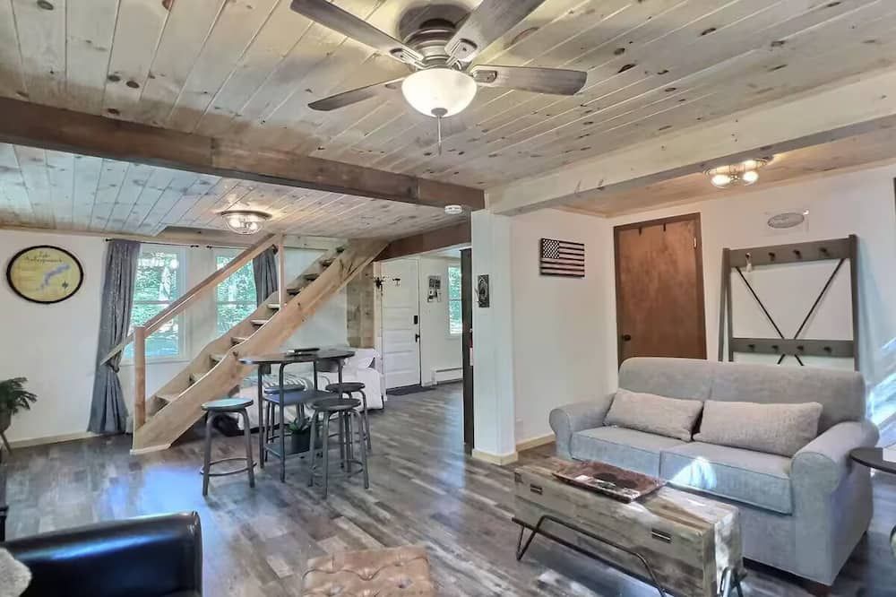 Cozy Cabin with Fireplace, Firepit, Close to Lake - Hawley - Obývací pokoj