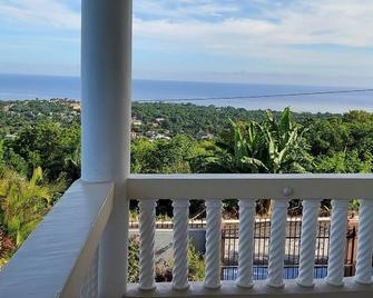 Donpaul Getaway - Ocean View - Ocho Rios - Balcony