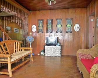 Elsa'S Cottage & Restaurant - San Vicente - Living room
