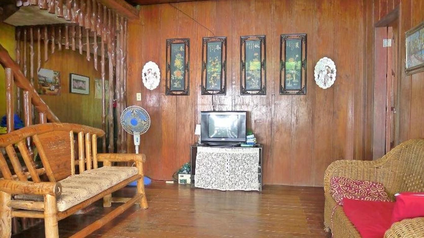 Elsa'S Cottage & Restaurant