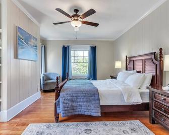 New Listing! Cozy Trotter (4-Bedroom Home) - Pets Allowed - Ticonderoga - Habitación