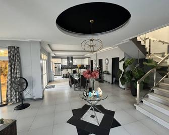 Beach Front!!! If you’re looking at total privacy and relaxation️ - Candon - Lobby