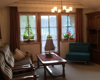 Ferienwohnung Bacher Oberkumbichl 900 - Майргофен - Вітальня