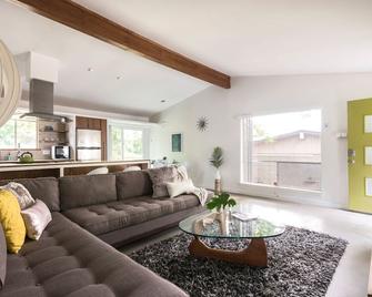 Quiet Haven with Huge Fenced Yard Fast Internet by Lodgewell - Austin - Living room