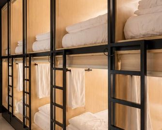 Westay Capsule Hostel - Dubái