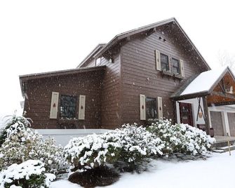Pet Friendly Deluxe White Mountain Private Retreat for a memorable family vacation! (WV68T) - Thornton - Edificio