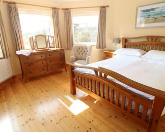 Bluebell House and Gardens - Ballydehob - Bedroom