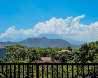 Spot On 1759 Family Residence - Kediri - Balkon