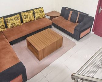 Nachelle Homestay - Berastagi - Soggiorno