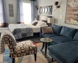 Apartment 2 - Stylish Studio Vacation Rental in Tannersville - Tannersville - Bedroom