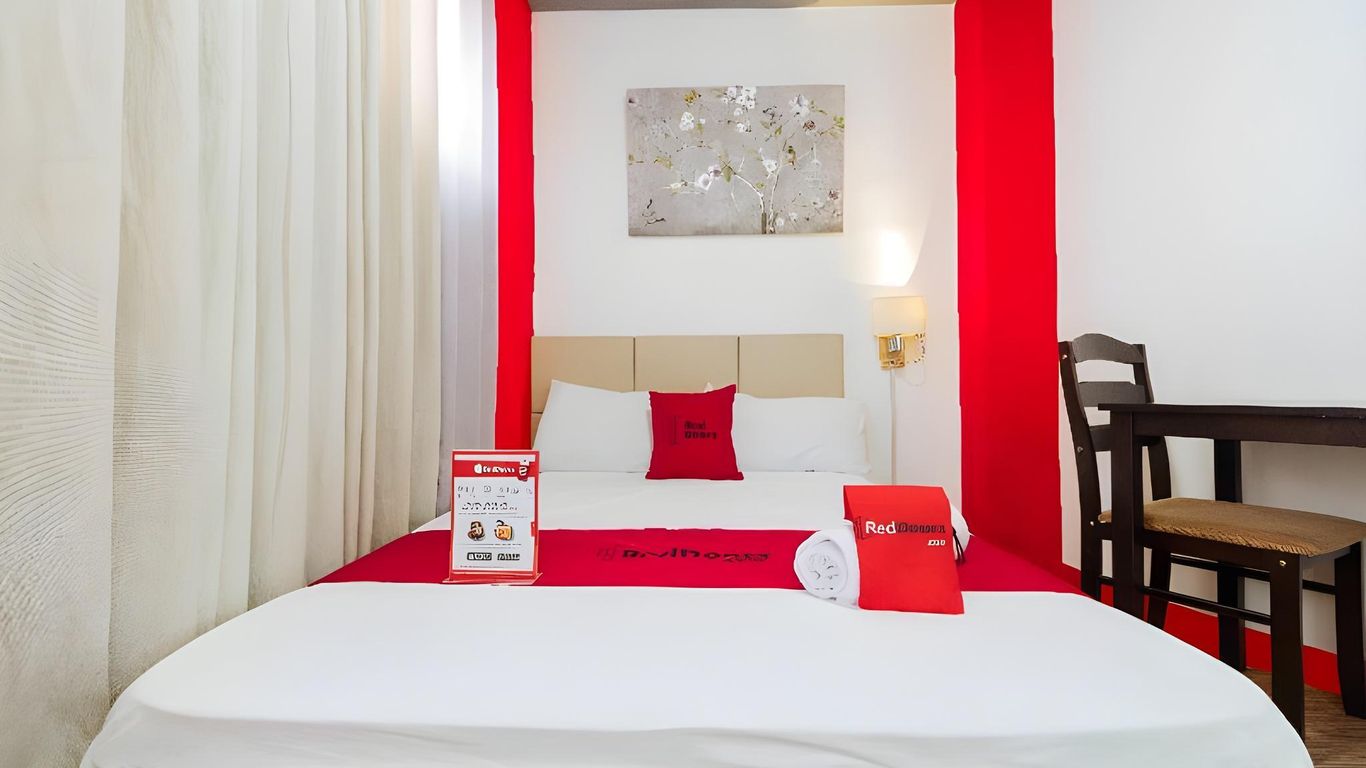 RedDoorz near Quirino Station