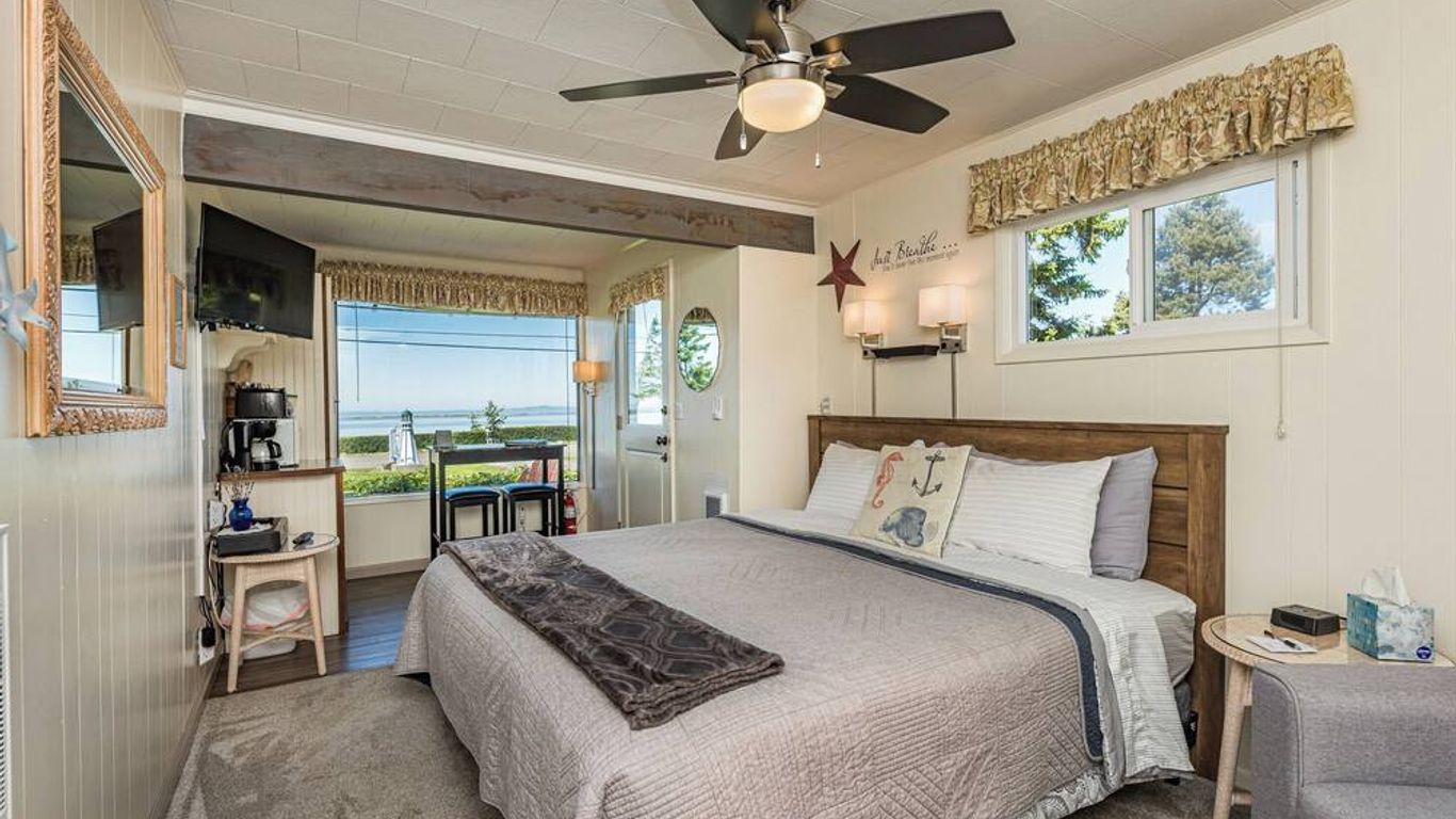 Juan de Fuca Waterfront Hotel & Cottages