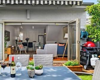 Perfect Page St Home 3Bed 2Bath Sleeps 6 - Melbourne - Patio