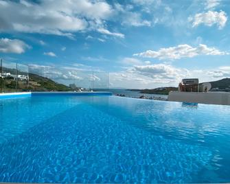 Amperian Mykonos Suites & Villas - Míkonos - Piscina