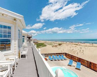 Oceanfront home with private pool, hot tub, amazing views, media room, game room - Virginia Beach - Balcony