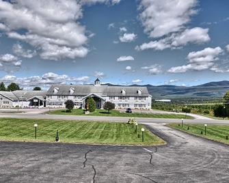 Cabot Inn & Suites - Lancaster - Building
