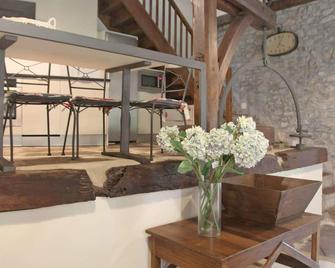 Wonderful private villa for 4 people with WIFI, TV, terrace, panoramic view and parking - Bera - Restoran