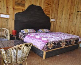 Garden Cottage & Restaurant - Dhanaulti - Bedroom