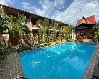 Mingalar Inn - Nyaungshwe - Piscina