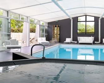 Hôtel Lancelot & Spa - Domaine du Roi Arthur - Ploërmel - Piscine