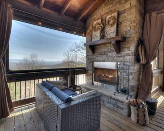 Tranquility Perch w Tri State Mtn Views & Hot Tub - Murphy