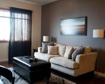 Beyond Bliss Suites & Spa - Powell River - Vardagsrum