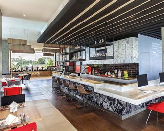 Ibis Manado City Center Boulevard - Manado - Bar