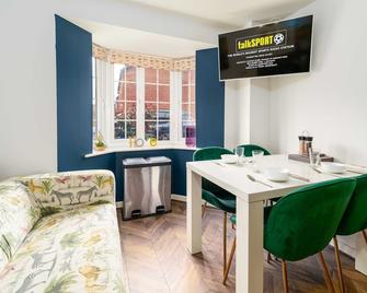 Ideal Lodgings In Openshaw - Mánchester - Comedor