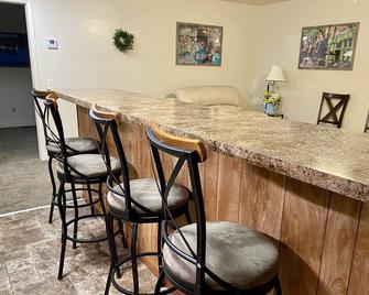 Creekside Cottage-House-2 bedroom 1 bath-All one level - Charleston - Dining room