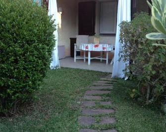 Villetta Con Giardino Immersa Nel Verde - Santa Margherita di Pula - Patio