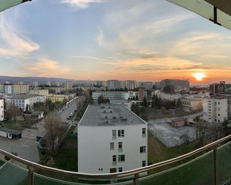 Zen Residential Apartments - קלוז'-נאפוקה - מרפסת