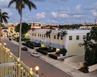 Palm Beach Hotel with Juliette Balconies! 2 blocks from beach! Historic Landmark - Palm Beach - Venkovní prostory