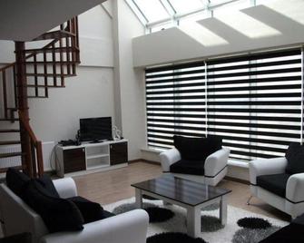 Beyhouse Konklama - Büyükçekmece - Oturma odası