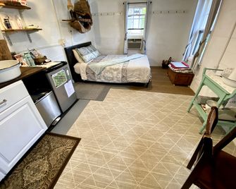 'Lovely Tiny House Rental for a Romantic Getaway in Shepherdstown, West Virginia - Shepherdstown - Slaapkamer