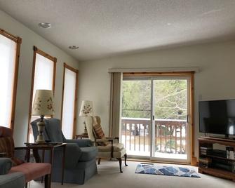 White Lake Waterfront Four Season Home - Calabogie - Ruang tamu
