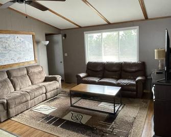 House - Direct access to Snowmobile and UTV trails - Newberry - Living room
