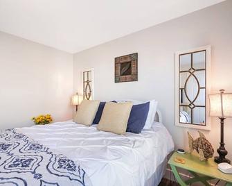 Huck Finn - Ottawa - Bedroom