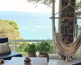 Simple stays and soulful experiences in charming Corfu - Корфу - Балкон