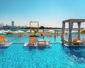 C Central Resort The Palm - דובאי - בריכה