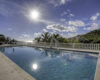 Princess Heights Luxury Condo Hotel - Upper Prince's Quarter - Piscina