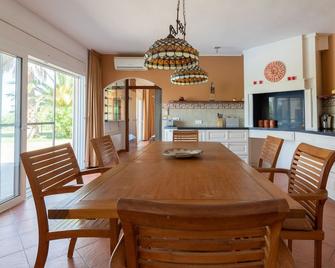 Belvilla By OYO Villa Vista - Vilamacolum - Comedor
