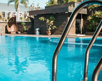 Hotel Asri Plaza Asia Tasikmalaya - Tasikmalaya - Piscina