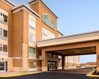 La Quinta Inn & Suites by Wyndham Rochester - Rochester - Rakennus