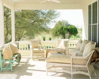 Hillhouse Farm - New Ulm - Patio