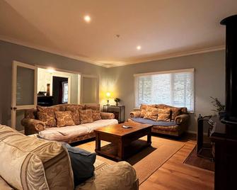 Flowerdale Estate - Strath Creek - Living room