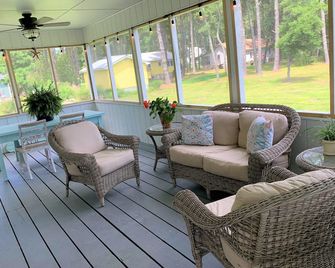 Cozy Island Cottage With A Key West Flair - Closest To The Beach!!! - Chincoteague - Patio