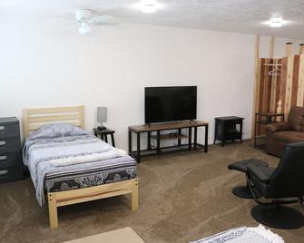 Prairie Fire Nevada (Front Sight) Training students - customers - Pahrump - Bedroom
